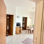 Villamar Beachfront With Free Private Parking Apartmán