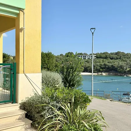 Villamar Beachfront With Free Private Parking Рабац