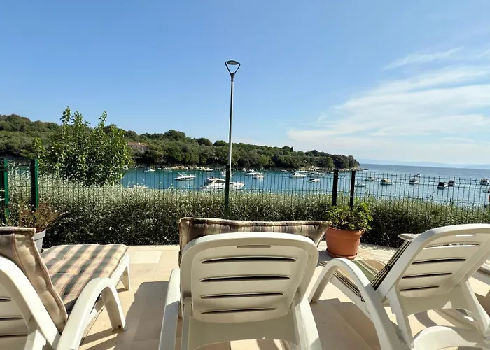 Villamar Beachfront With Free Private Parking Διαμέρισμα Rabac