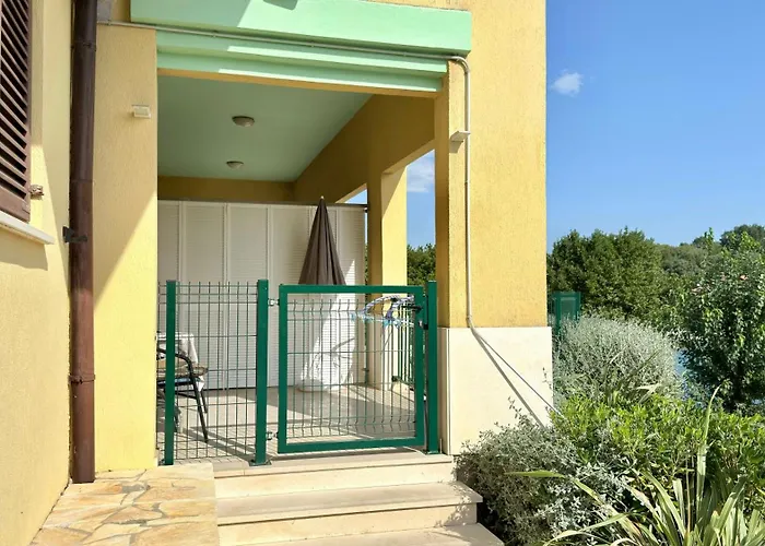 Villamar Beachfront With Free Private Parking * ראבץ